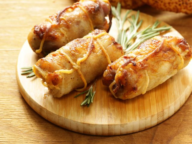 roast-rolls-of-chicken-P2ZXGXW.jpg